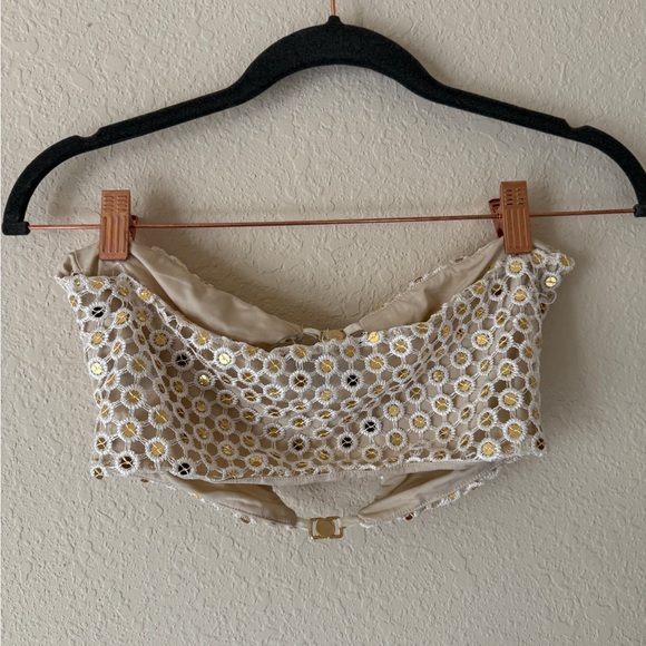 Eastnwest Label - Picture 4 of 5